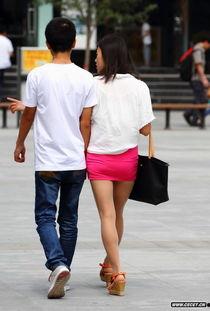 大学里穿丝袜的女生,大学女生的时尚演绎
